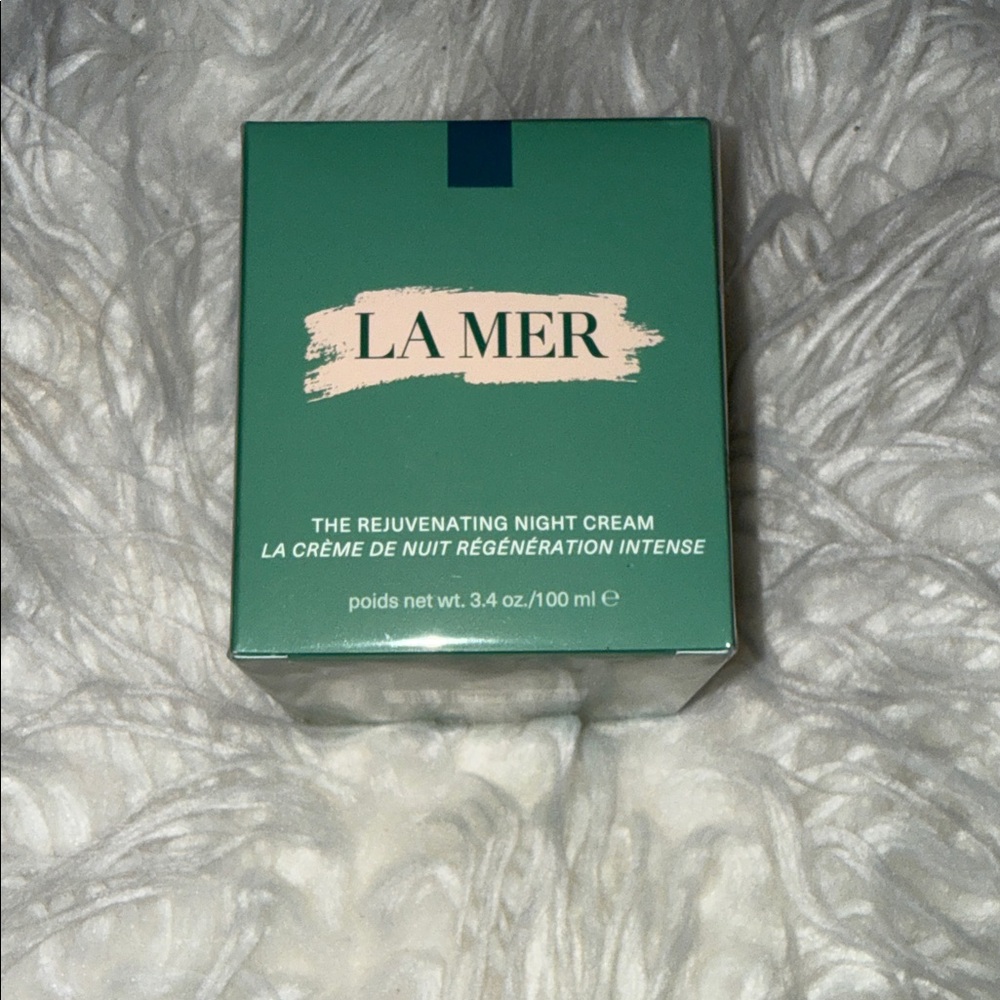 La Mer Rejuvenating Night Cream in Green Packaging